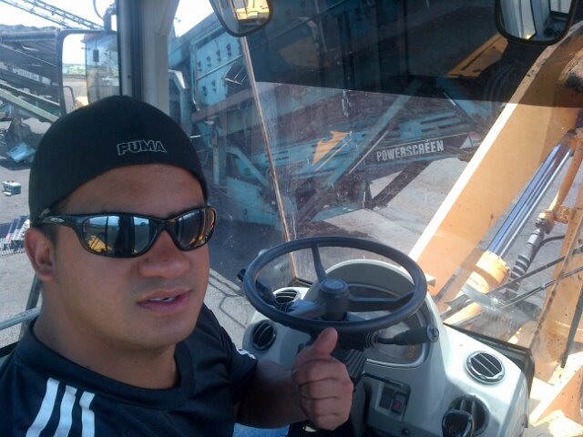 r_luisfer's profile picture. 