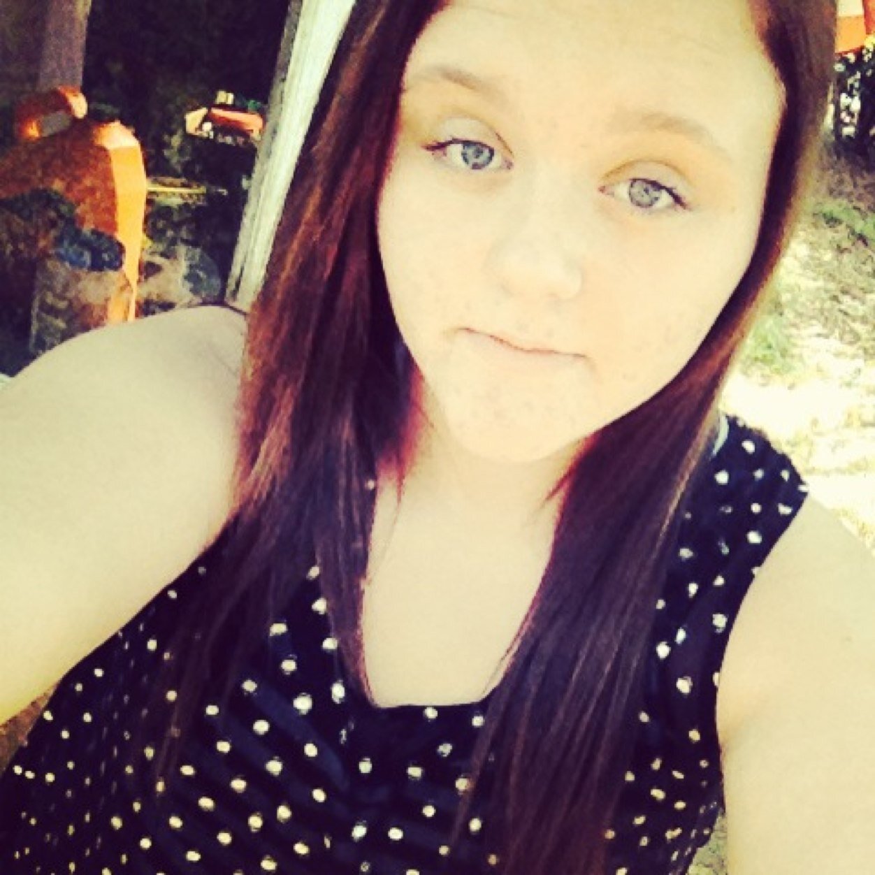 Kik:elizabethstar6151 instagram elizabeth_jones1_27_14 follow me and ill follow back.