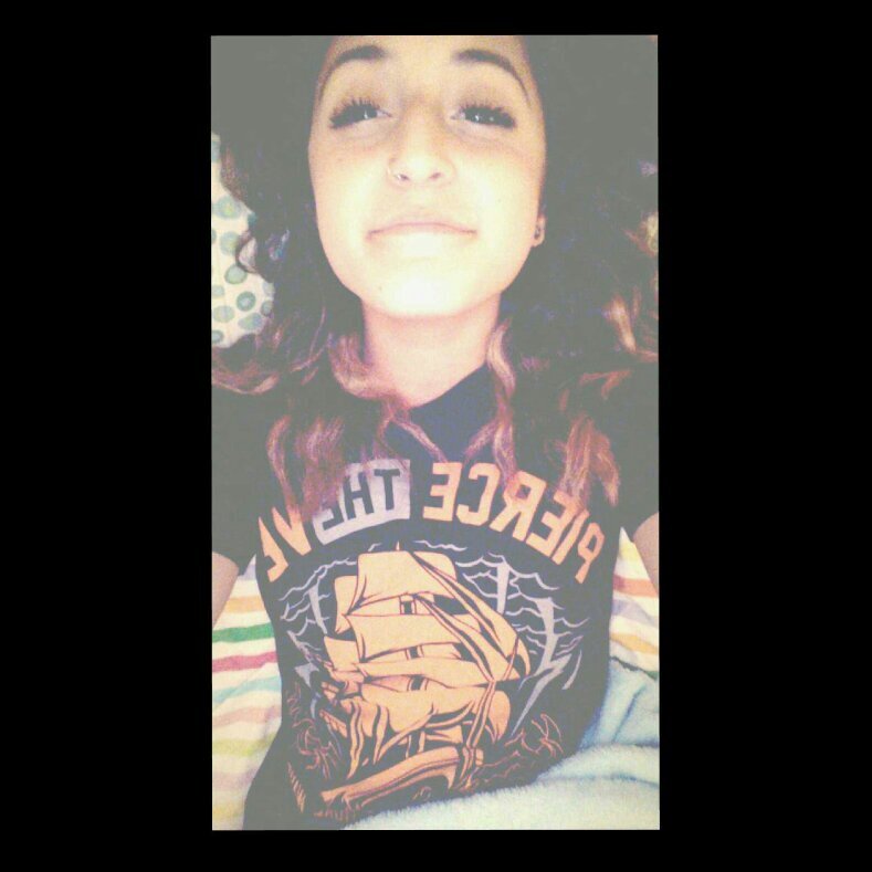GRAFFITI.  Skateboard. ✨POLAROIDS.   #HUF   ✌GROOVY YOO