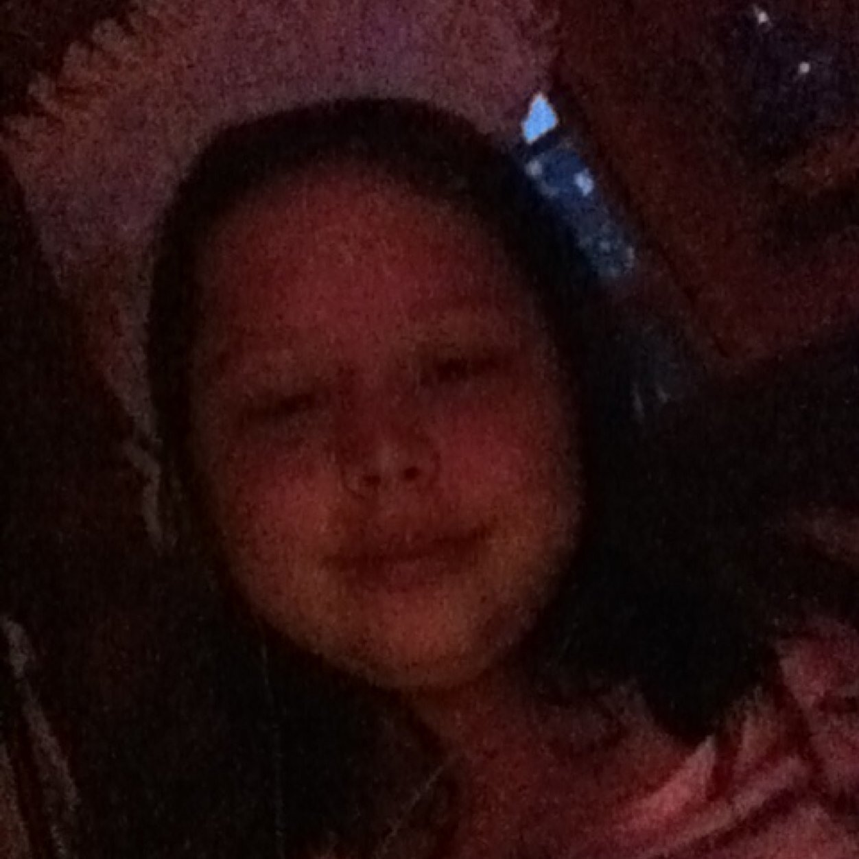 I want keaton and wes to follow me back on twitter and instgarm i love emblem3 and the vamps and 5SOS