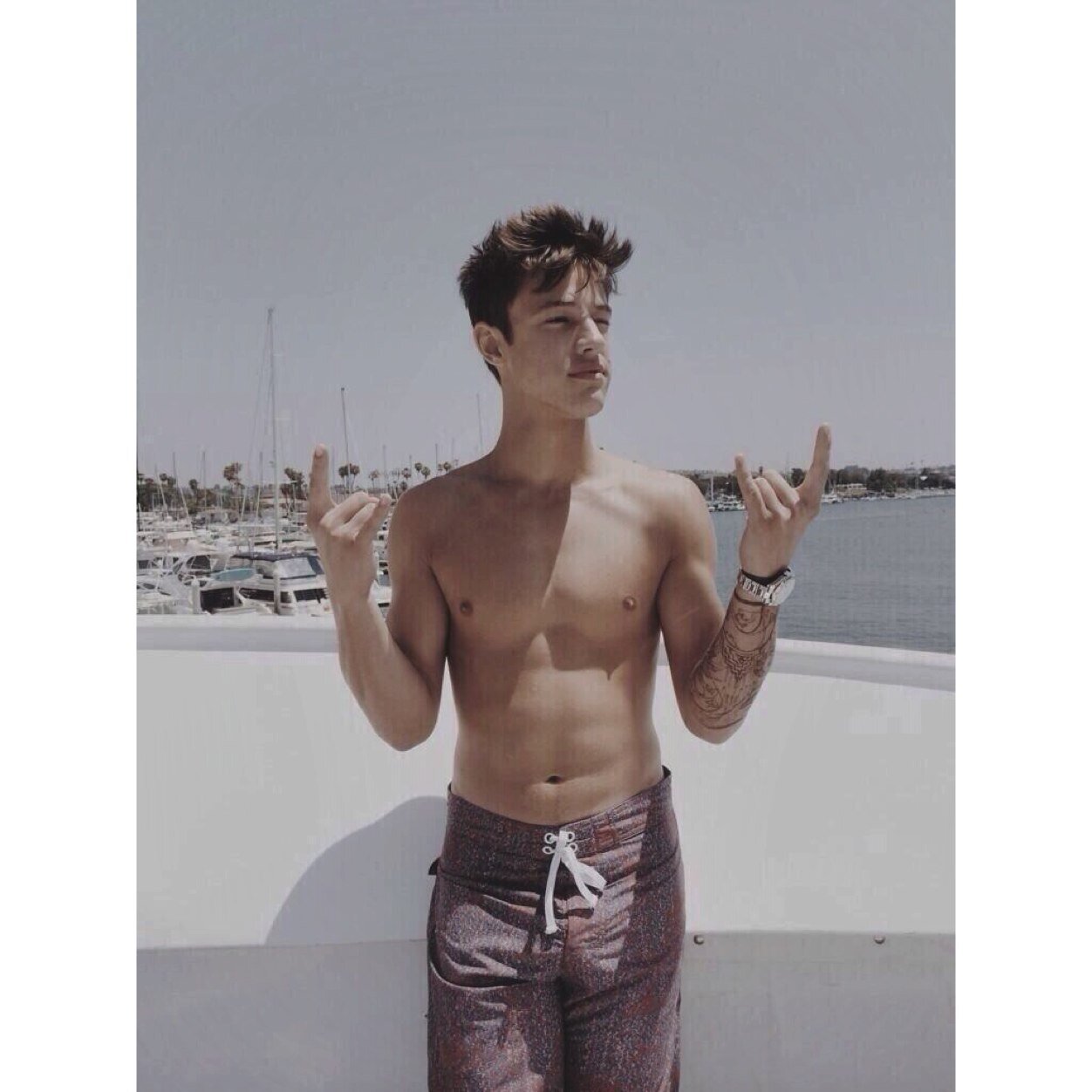 follow @preachshawn and help her get to 4k!