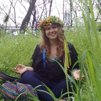 Всем привет. Люблю обмениваться идеями. По жизни я достаточно коммуникабельная. Живу в прекрасном городе. Стараюсь жить не как все.