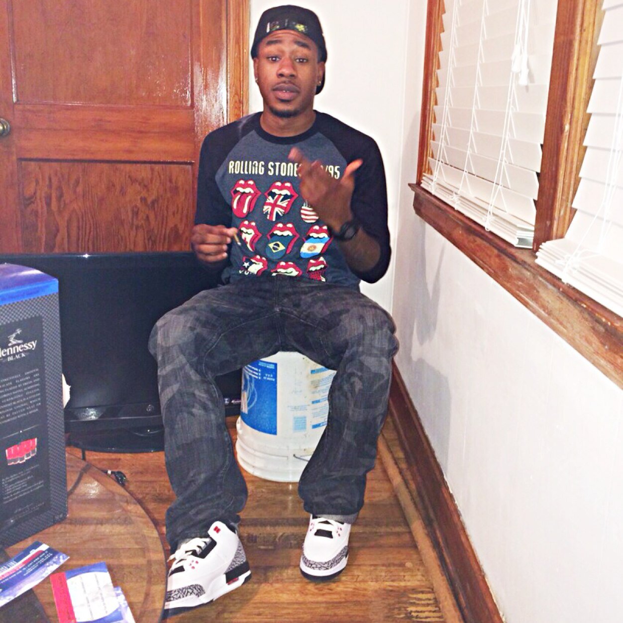 liveon_twit's profile picture. Real ppl FOLLOW ME I WILL NOT MISGUIDE YOU!!!!! I'm so 87