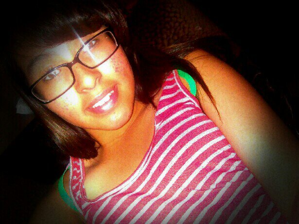 Smart ,Nice ,Sweet, Understanding , Short ,  17 and a Varsity cheerleader :D