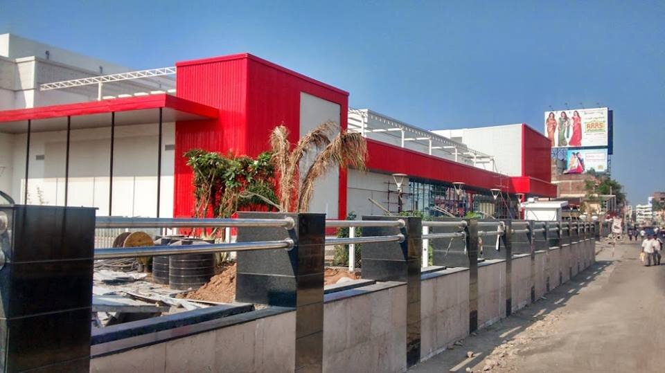 The total area is 4 lakh sq ft. It will house cinemas, restaurants, shopping complexes, besides parking lots, and play area for children.