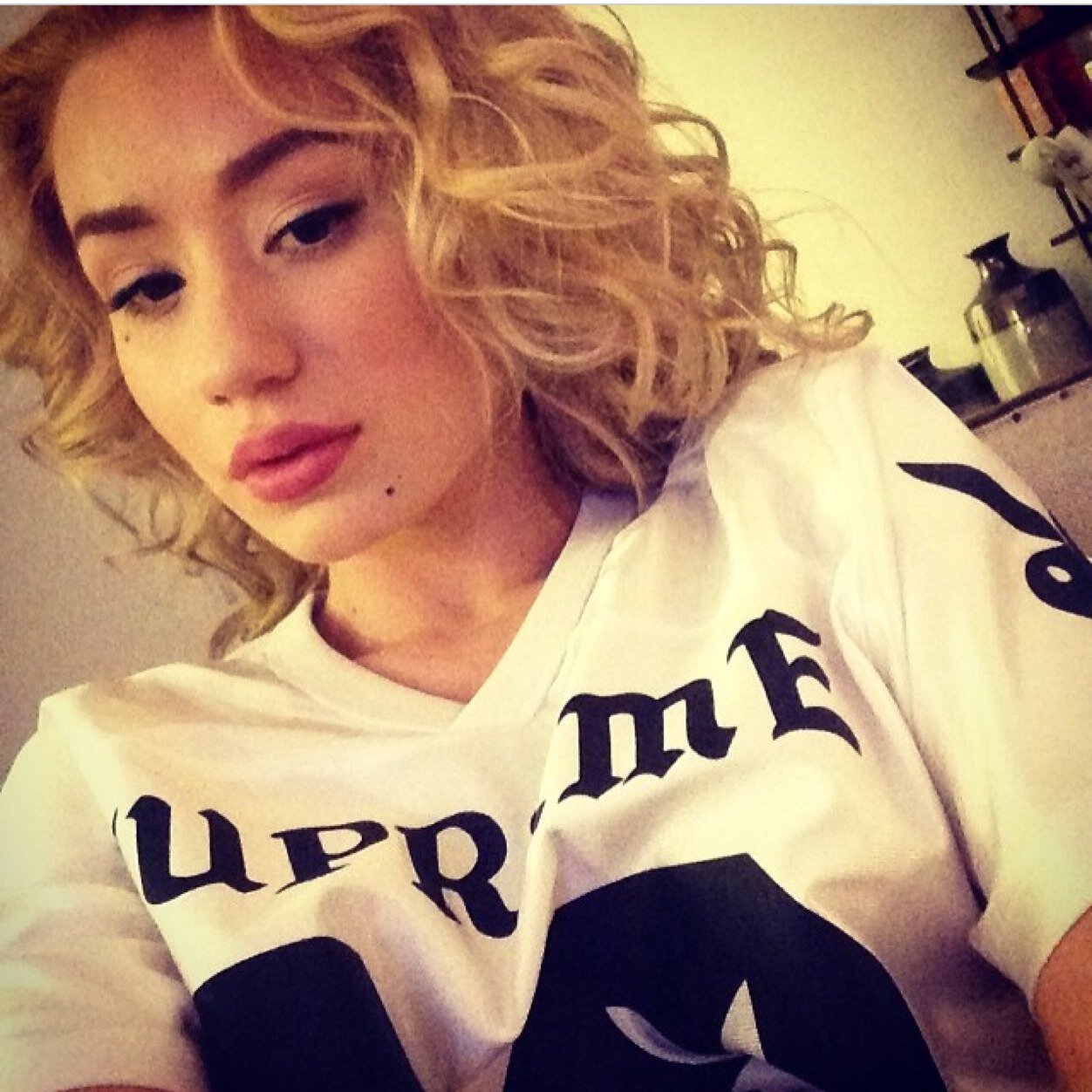 abcdekafchick's profile picture. Can I borrow a kiss? I promise I'll give it back.