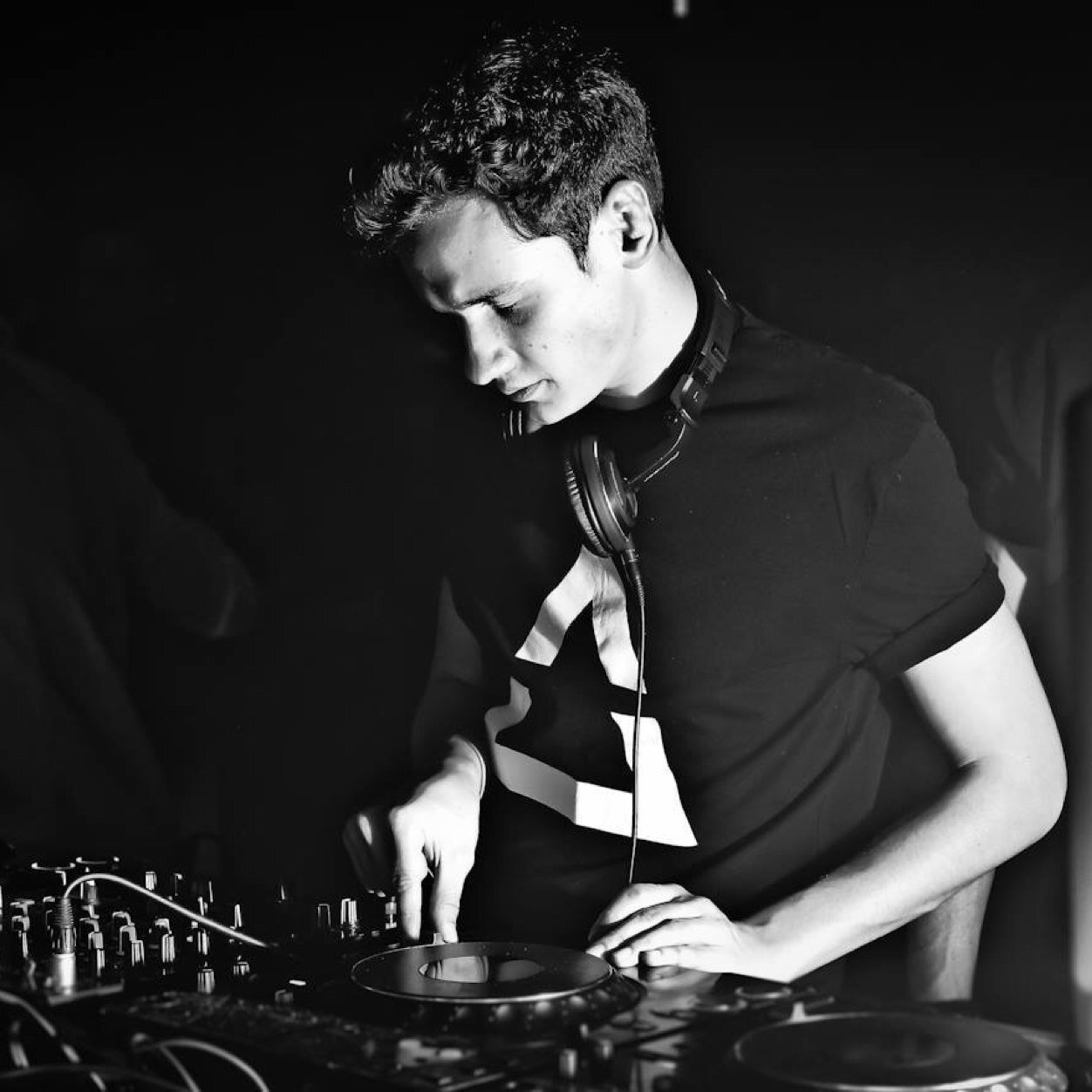One Half of HIGHER STATE

Resident DJ @ Hau5 // BlackLight // SINTILLATE Check out my mixes here: http://t.co/xcywJ1GnsG Bookings: tom_higham@hotmail.co.uk