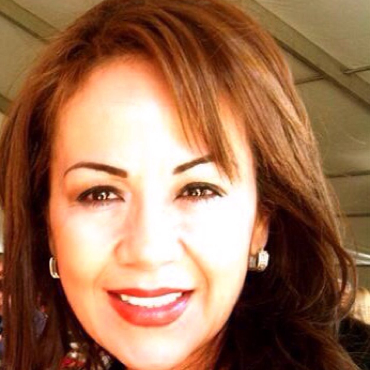 Maestra en educación con especialidad en comunicación.