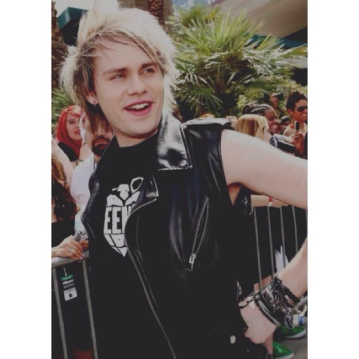 you just got a fab free follow, courtesy of @michaelgordonx xx