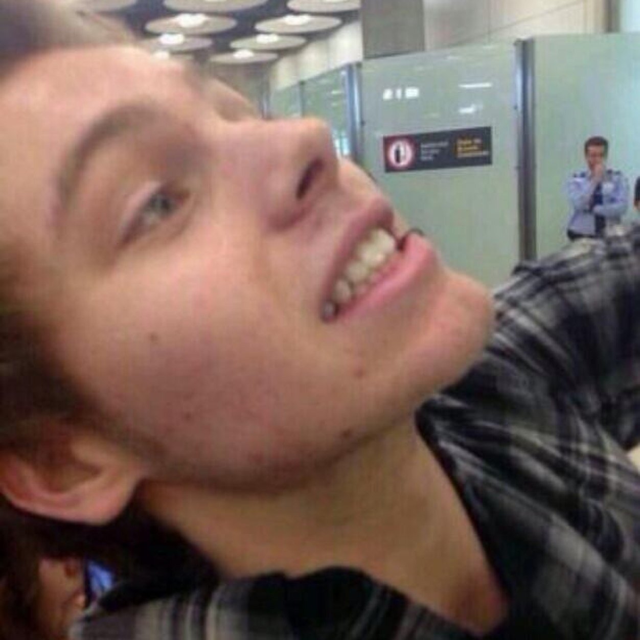 i'm @demonlouiss, & just remember luke loves you! if you need help with his follow i'm here! :) x