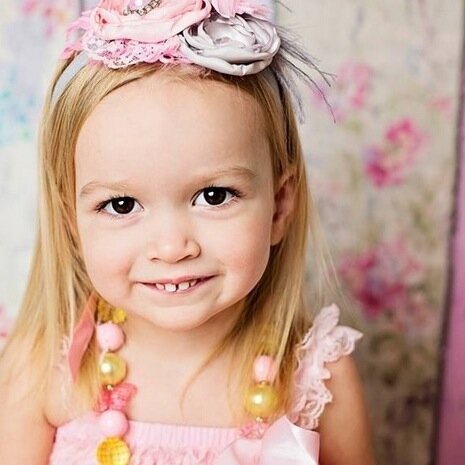 GlaringDiva's profile picture. I'm THE princess, bow down before me as I sit on my throne and kiss my pretty little feet.