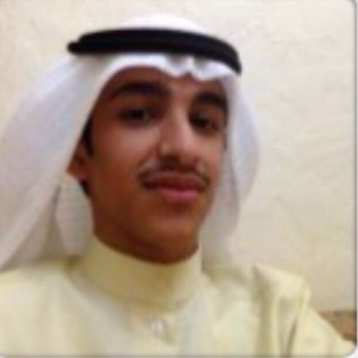 أسأل الله أن يقدرني على خدمة أمتي الإسلامية والعربية 
وأسأل الله أن يوحد صفوف الأمة العربية الإسلامية
 طالب مبتعث وراجع لخدمة بلادي بإذن الله
@extravaganza12