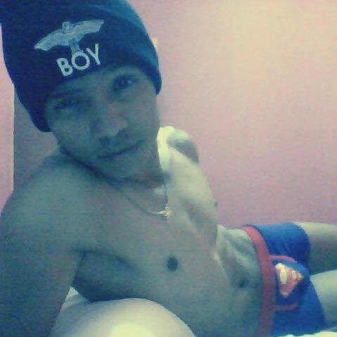 FabiianoAzevedo's profile picture. ;** “Não é culpa da lua, nem do céu, nem do sol. Seu instinto segue doente, não sabe de ensinamentos seu coração”