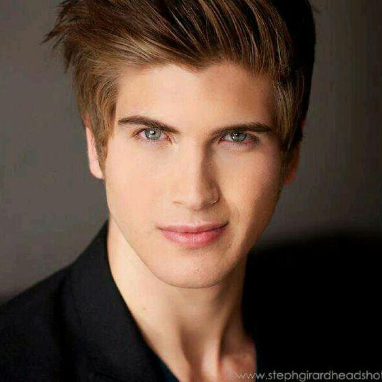 ATTENTION Graceffians!!!!!!!!!!This is the JoeyGraceffa FanClub Join If You Are A True Graceffian or a physcopath!!!!!!!!!!!