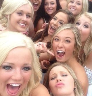 Kaywillow77's profile picture. Never chase anything but loose pucks and dreams ♡ Huskies #28