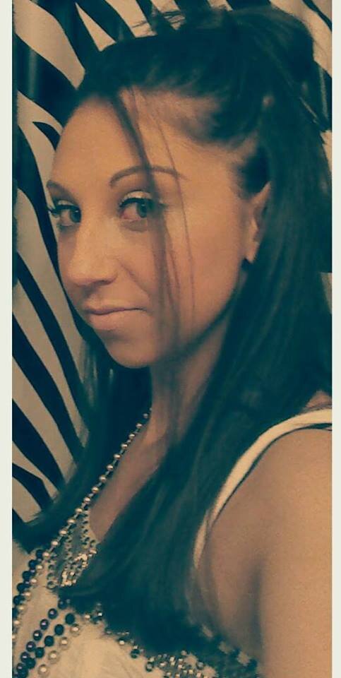 AVON Representative/Cat Lover/ OCD cleaner/ healthy living! Love talking to new people, follow me!