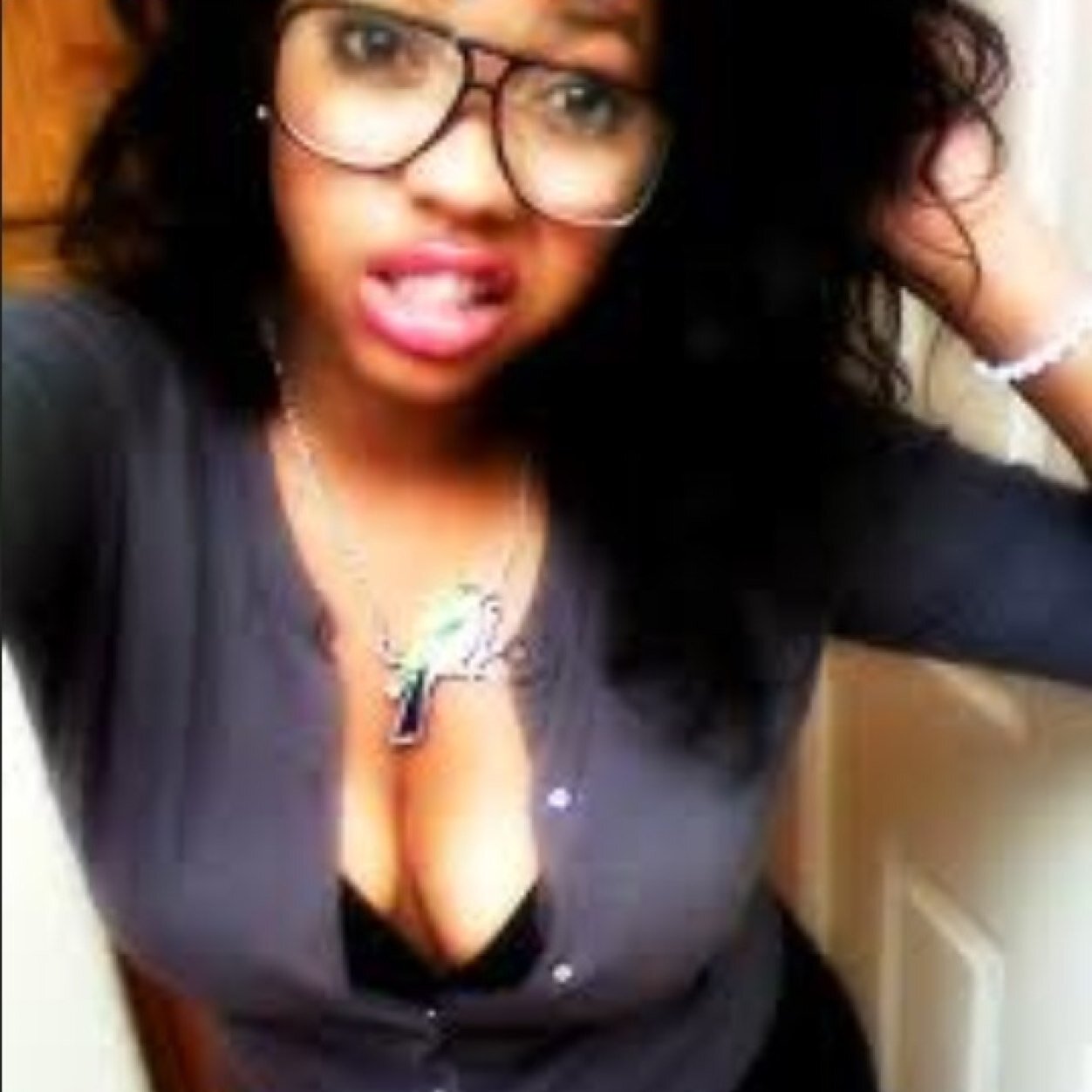 17 years old Follow me and i will follow back Promise MUAHHHH