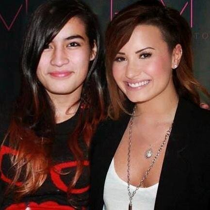Mi amor es como una estrella no puedes verme pero siempre esta ahi (LovaticdeDemi)