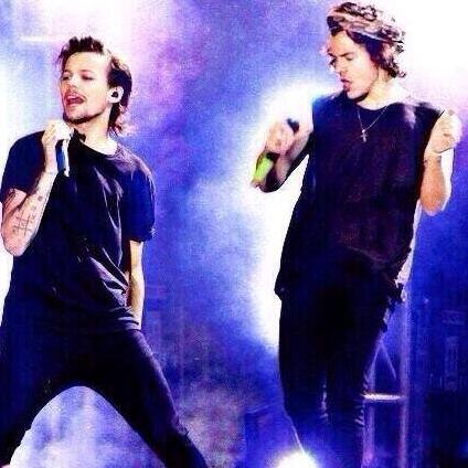 Hey (: (: larry shippers this is for all the larry shippers that love larry with their heart and soul xx i love you all xx
~larrystylinson~