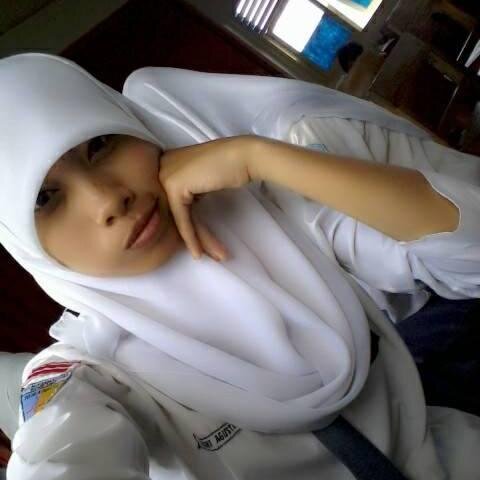 DewiWhelliszlaa's profile picture. 16 years old l school SMKMuhRbg l i love people who follow me n love me as much as it been. https://t.co/8W78DeuKuY