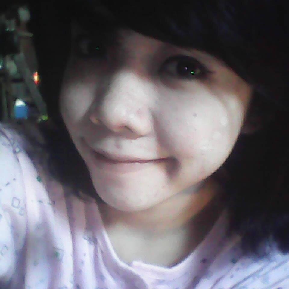 Be your self and be positif ...
keep calm and smilee everything.... :)