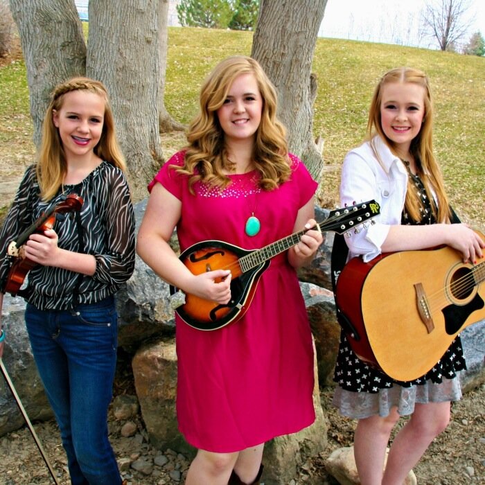 We're The Blue Flower Girls! 3 sisters, Alison Libbie And Hannah you might recognize us from YouTube ♡♡