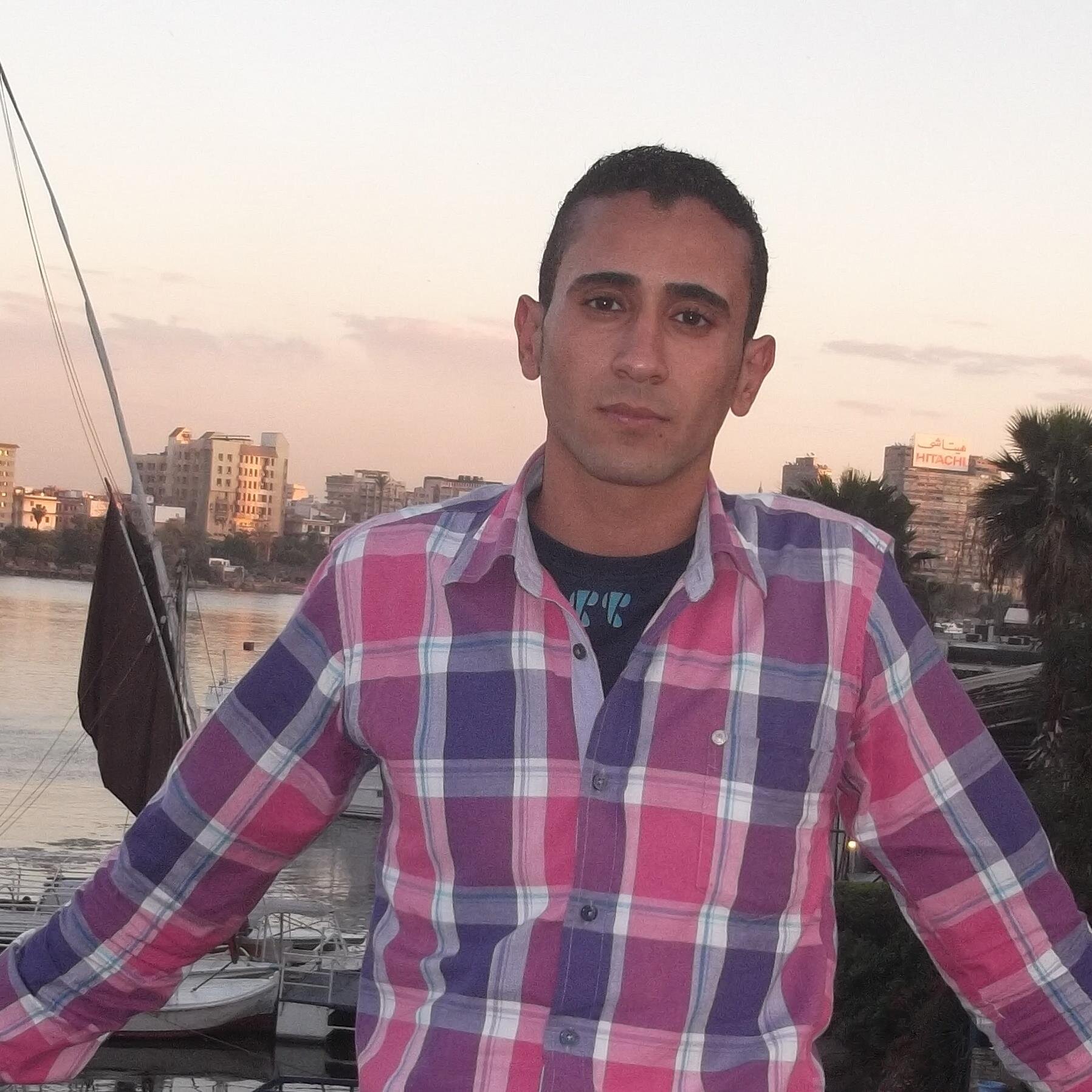 صحفى بجريدة مصر اليوم 
وجريدة الوادى اليوم                                 وجريدة الموقف الالكترونية