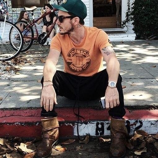 ECHEL_ONFOREVER's profile picture. Любимая жена: @VictoriaCobain1 #ECHELON #KILLJOY   http://t.co/cG74yVv3KL