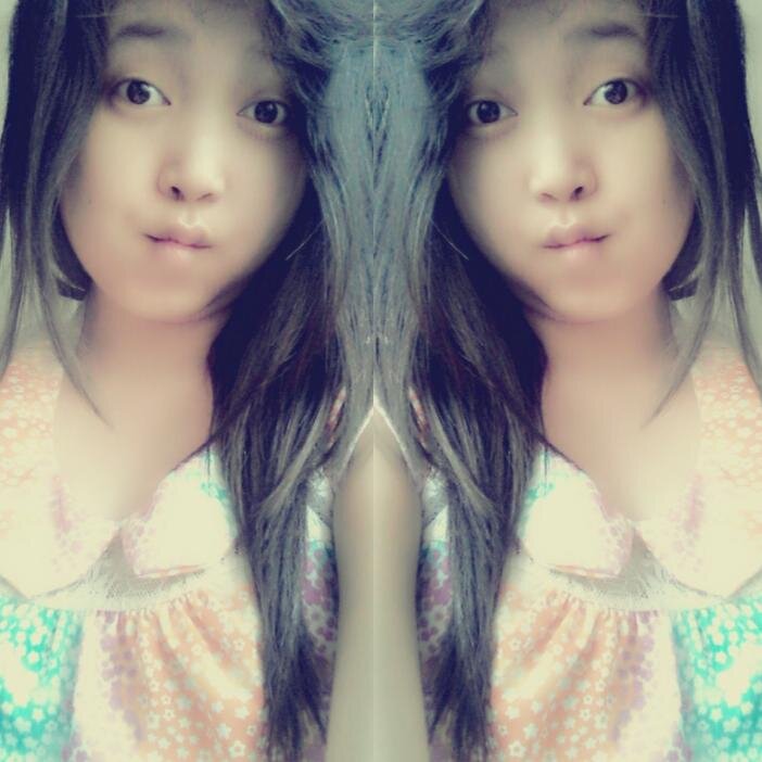 DAUN YANG JATUH TAK PERNAH MEMBENCI ANGIN :-) .