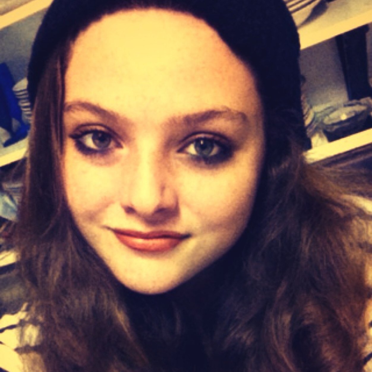 Hey im jade :)
i love 5sos, 1d and tvd.