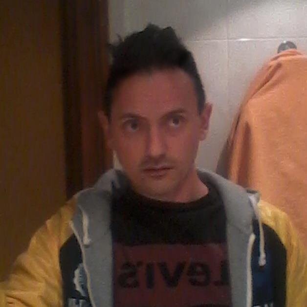 Jugador profesional de Pádel (con los amigos) de Frontón (con los amigos) y de poker en ocasiones gano torneos online y mesas finales en vivo Casino Zaragoza