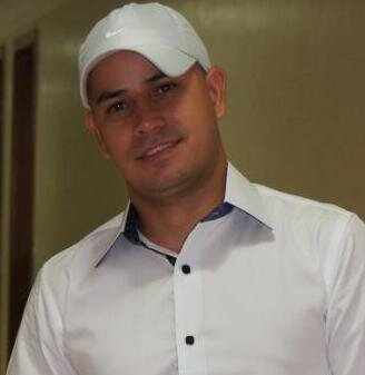 Empresário, pai de família e homem fiel a Deus.