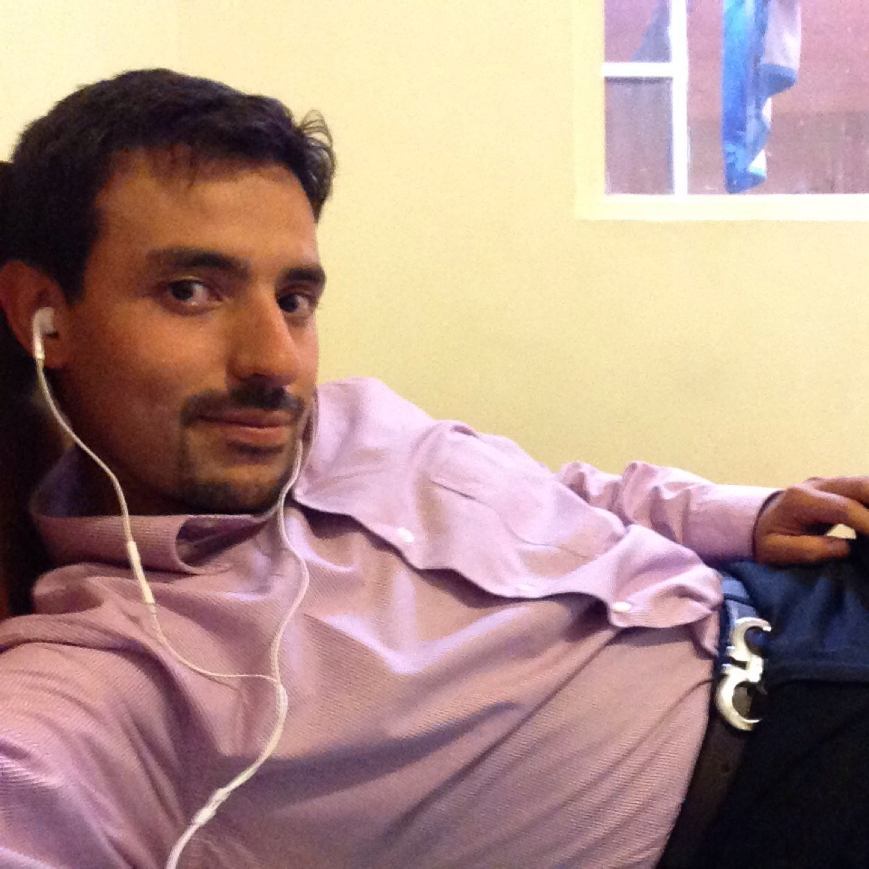 Ingeniero, twittomano, rockero, sencillo, aventurero y alegre. Portate mal para que te vaya bien. Sigueme y te sigo