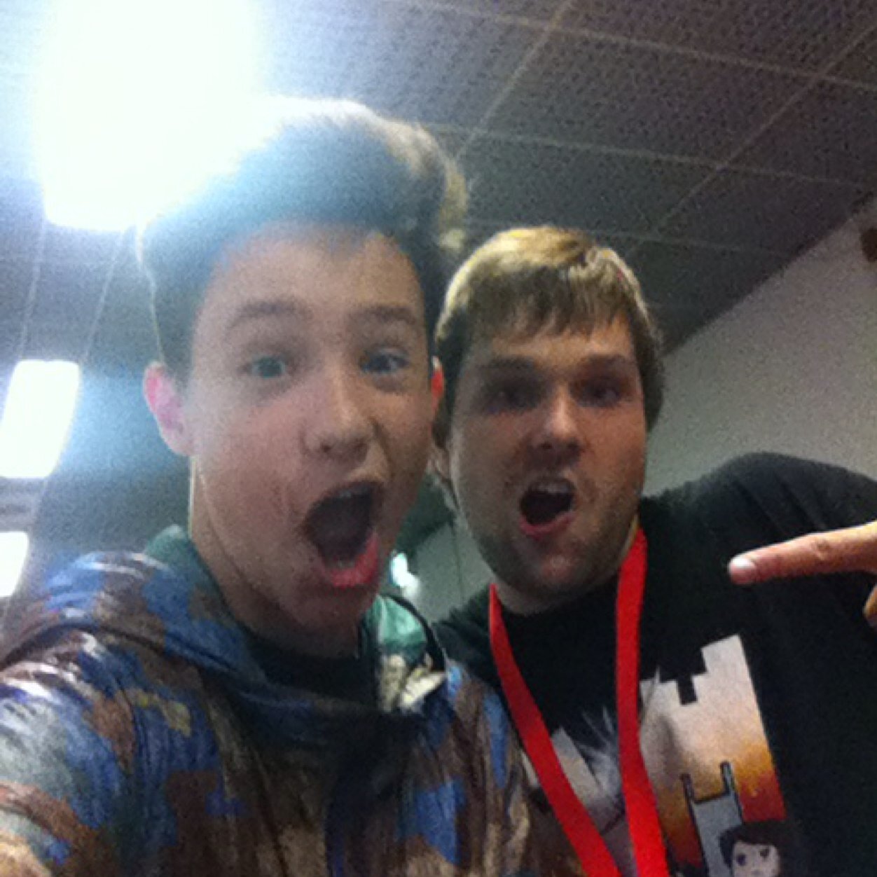 Naam:Dmitri~Hobby:Breakdance,gamen #PMarmy#TeamATG~#Draakjesarmy~
ik kom binnen zo van fuck jou generatie