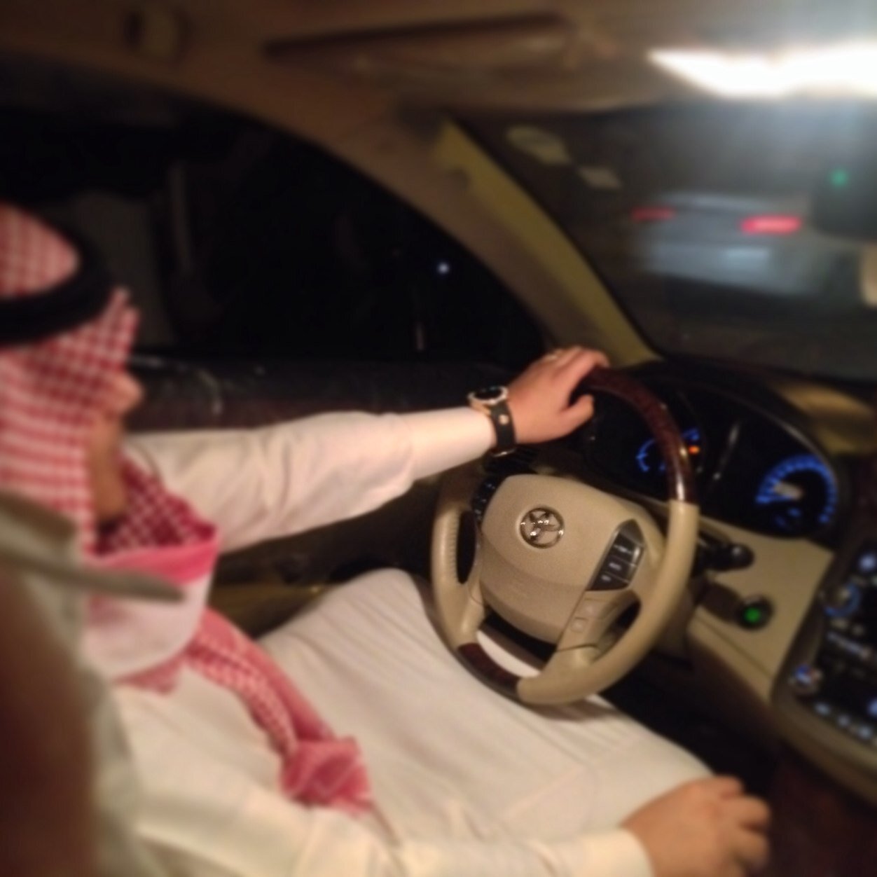 ‏خلقت« من ترآب » برۆحَ مرحھہ ۆقلبٌ لٱ يكرهه أحداً أبداً »..! إن احترمتني «سأحترمك».. وإن لم تحترمني «سأحترمك» فأنا أمثل «نفسي»وأنت تمثل «نفسك» !!.