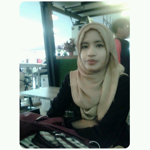 fetty_phiet's profile picture. Bahagiaku ketika aku berada diantara orang yg ku sayangi dan menyayangiku :')