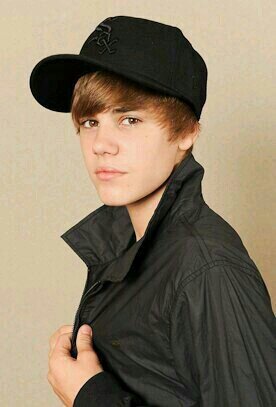 El dia 1 de marzo de 1994 nacio un niño espectacular hoy convertido en el joven cantante mas guapo llamado justin bieber