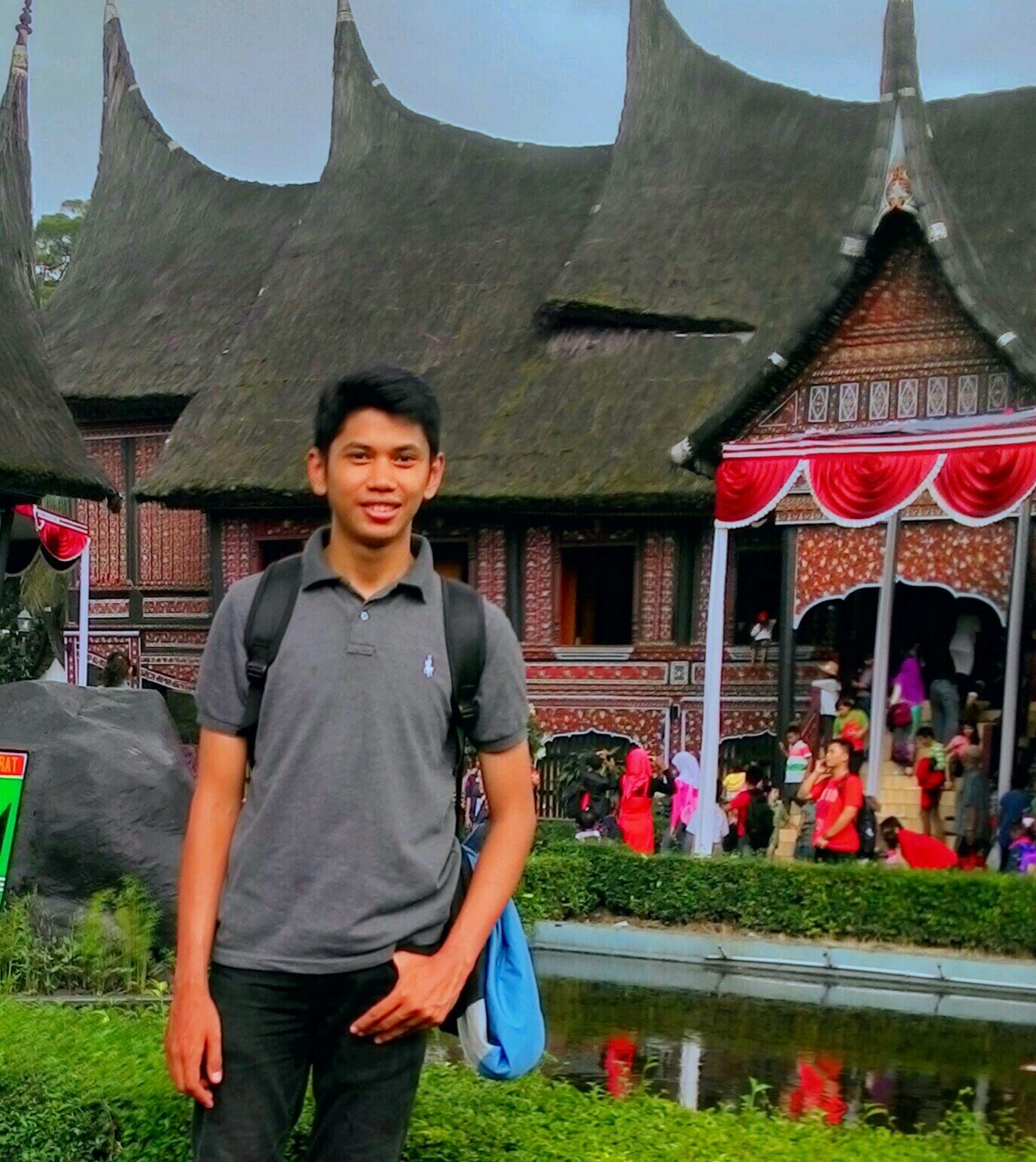 dickelodelon_'s profile picture. If you ask me about love And what i know about it My answer would be It’s everything about Allah || Tukang Jagain Listrik