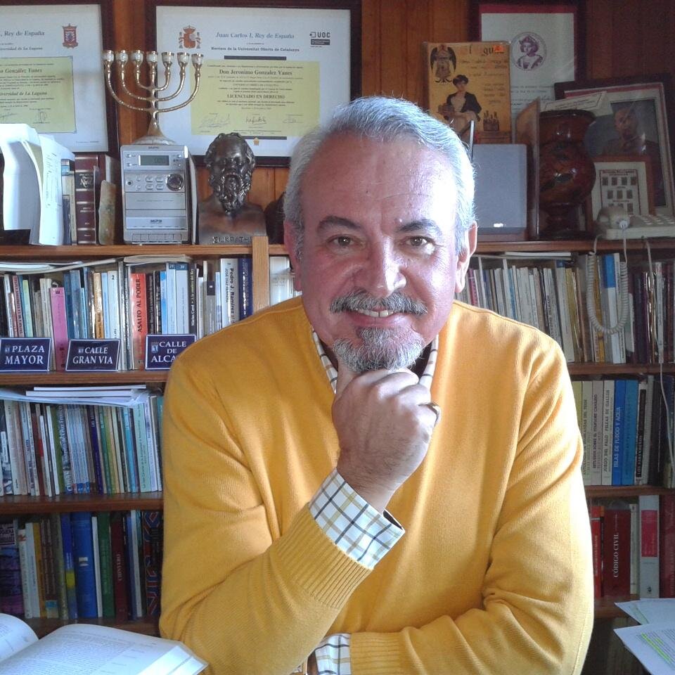 · Abogado,  Doctor en Historia, ATS/DUE y Periodista.
· De Tenerife 🏴󠁧󠁢󠁳󠁣󠁴󠁿 y español...🇪🇸🇪🇸🇪🇸