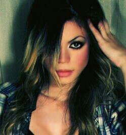 Singer, songwriter, model and glitter obsessed! - instagram: http://t.co/lO6MX7YU69 :) xx
