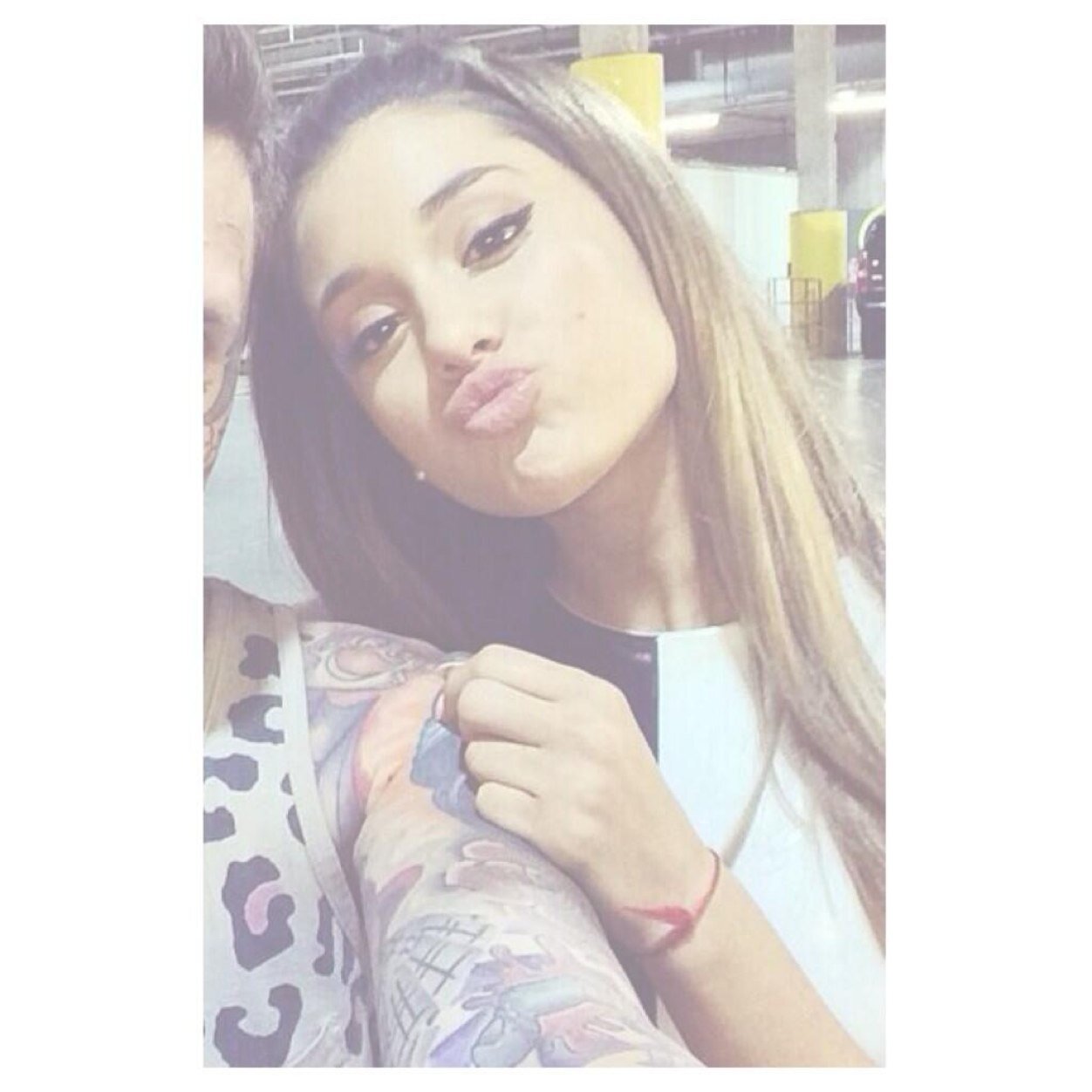 hiii please follow @ihonordemetria ilysm and ur beautiful! thank u so much lovely :)