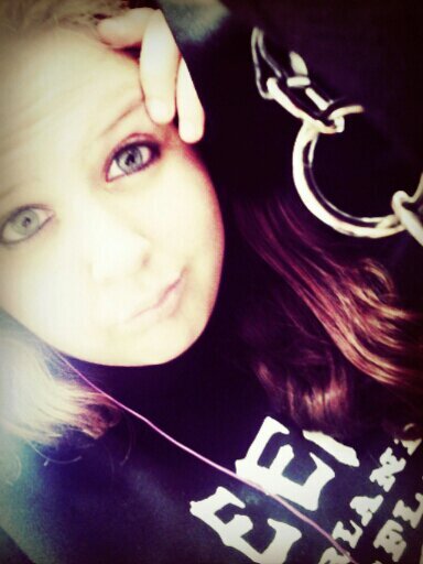 My name is Nicki. I love music. ♡♥♡♥ Sleeping With Sirens. I love the Magcon Boys they so funny.