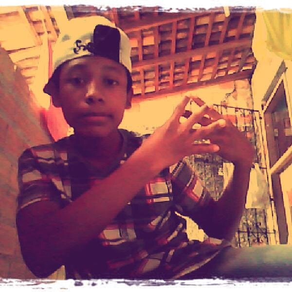 gosto de anda de Skate gosto de dança free step e gosto de vc meninas !!!