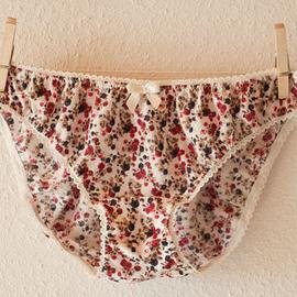 flowerypantz's profile picture. 