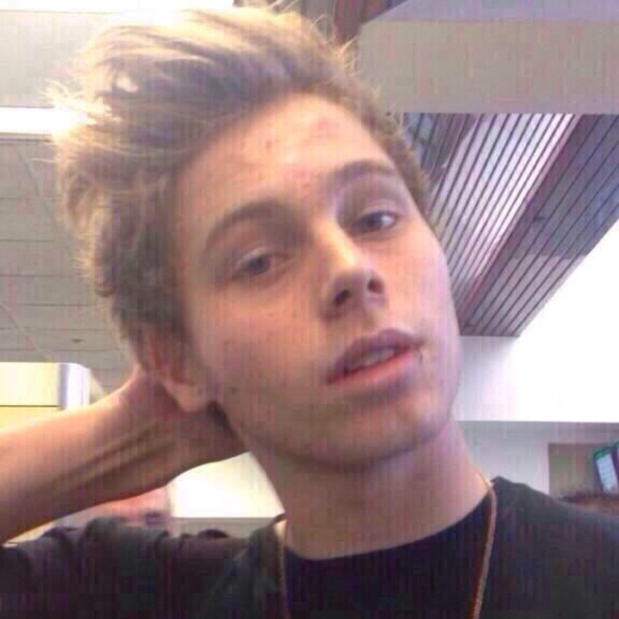 Heres a free follow bc why not go follow my main @cobaincaIum if u want thank u xx
