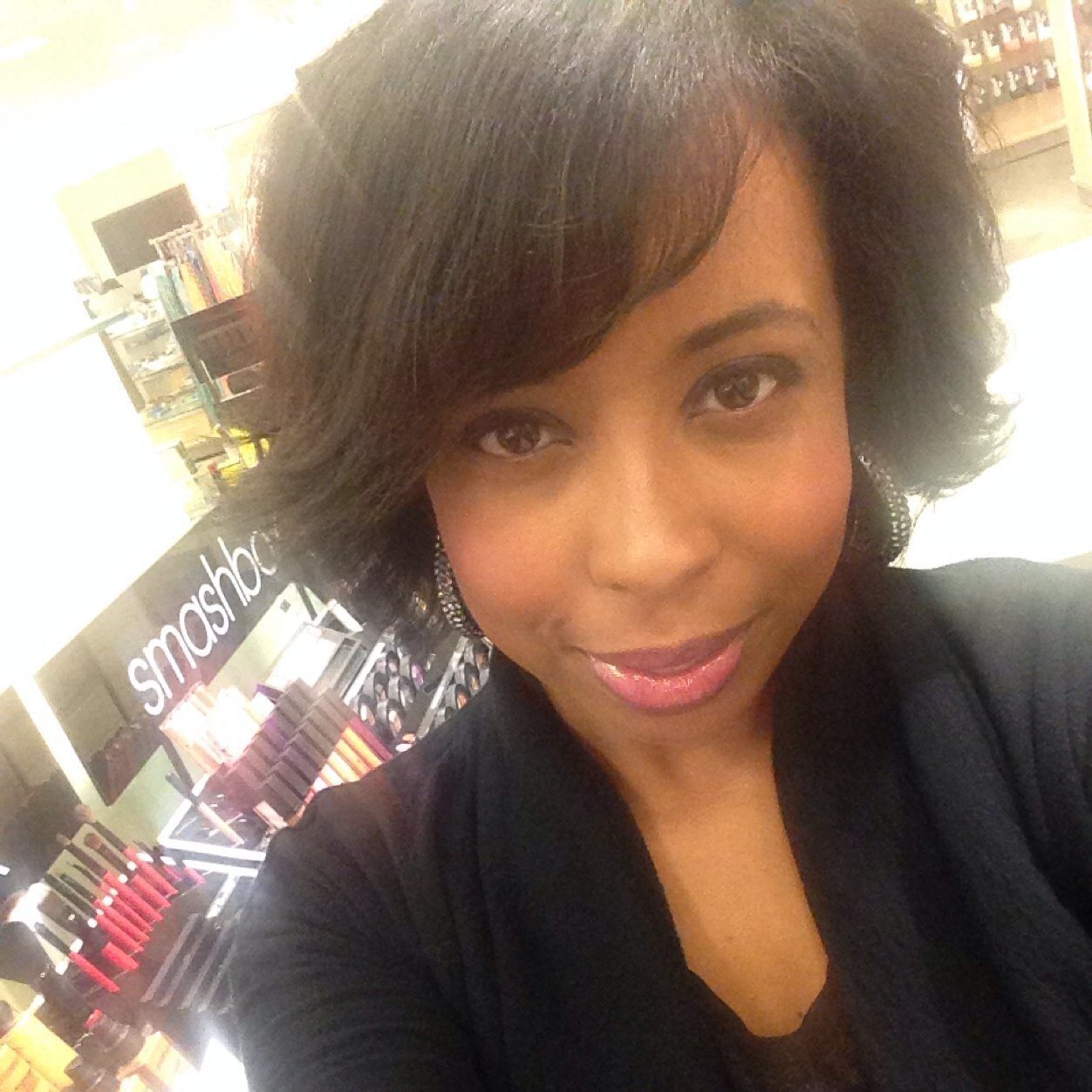 Caramel popcorn addict and #BobbiBrown trained #MUA, Educator and Owner of SHAPE UP YOUR MAKEUP --- the #DMV's premier on-site makeup education company.