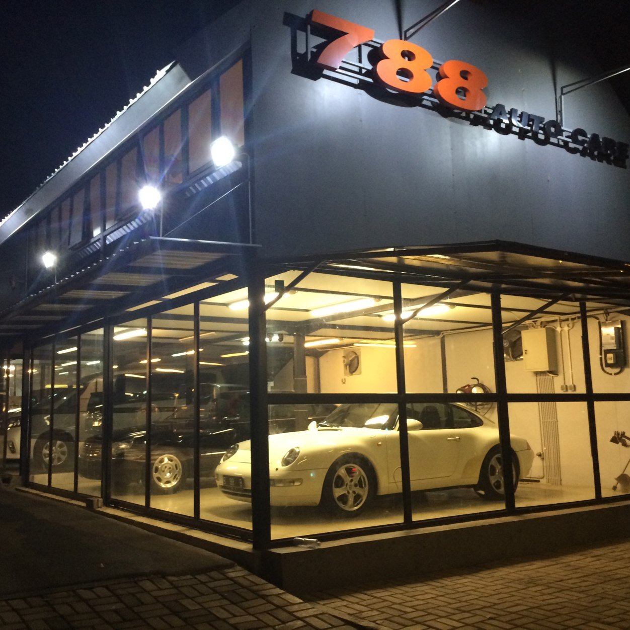 788 autocare, jl kebon jeruk no 5 batu sari. car wash, grooming car & bike, leather car repair, interior car repair , pdr ..