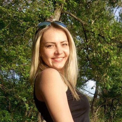 Нравится обмениваться мыслями. Пытаюсь мыслить просто. Очень коммуникабельная по жизни. Живу в прекрасном городе.