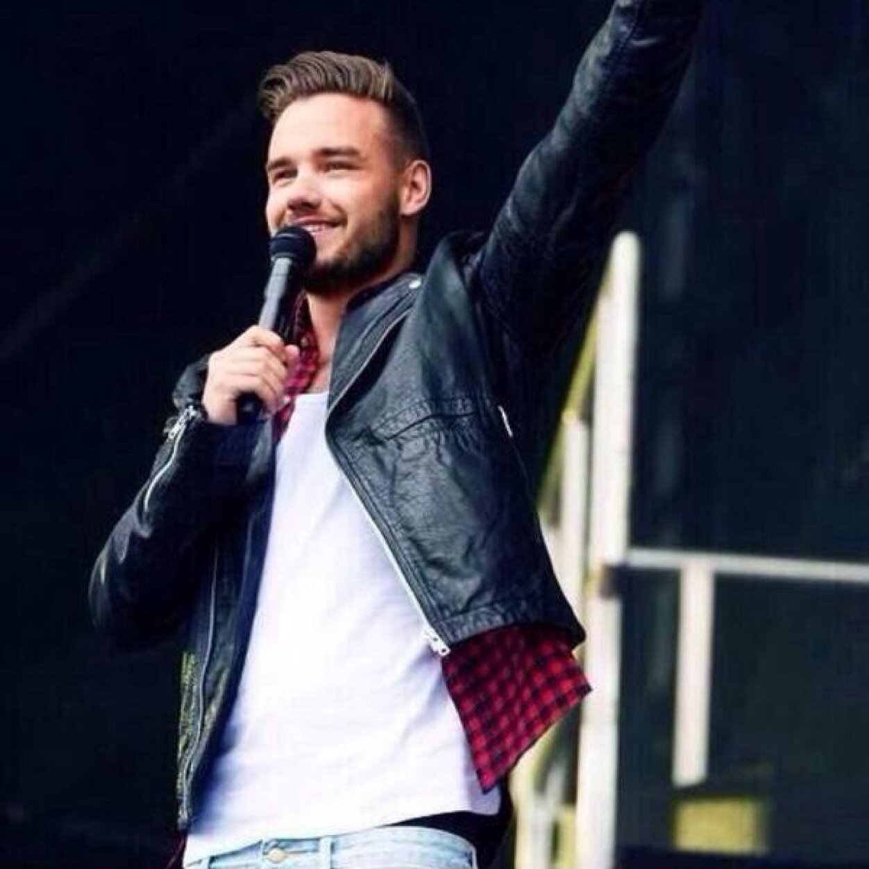 hey please follow @ayyzxyn @ayyzxyn @ayyzxyn @ayyzxyn @ayyzxyn @ayyzxyn thanks love ! have a good day, ily :) xx