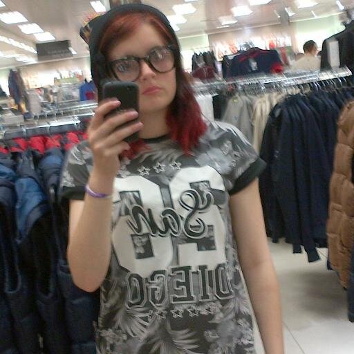 Hello everyone, follow me and ill follow back, simples!
About me, im kind, single and pretty, add me on facebook and dont forget to follow 3
